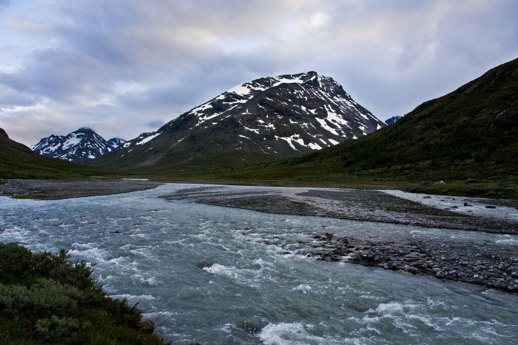 summer-view-of-Galdhøpiggen-Summit