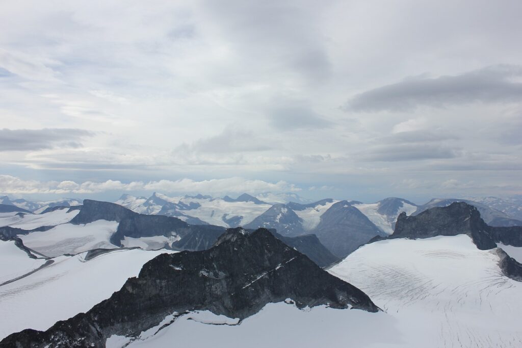 Glittertind-Glacier-panorama-view